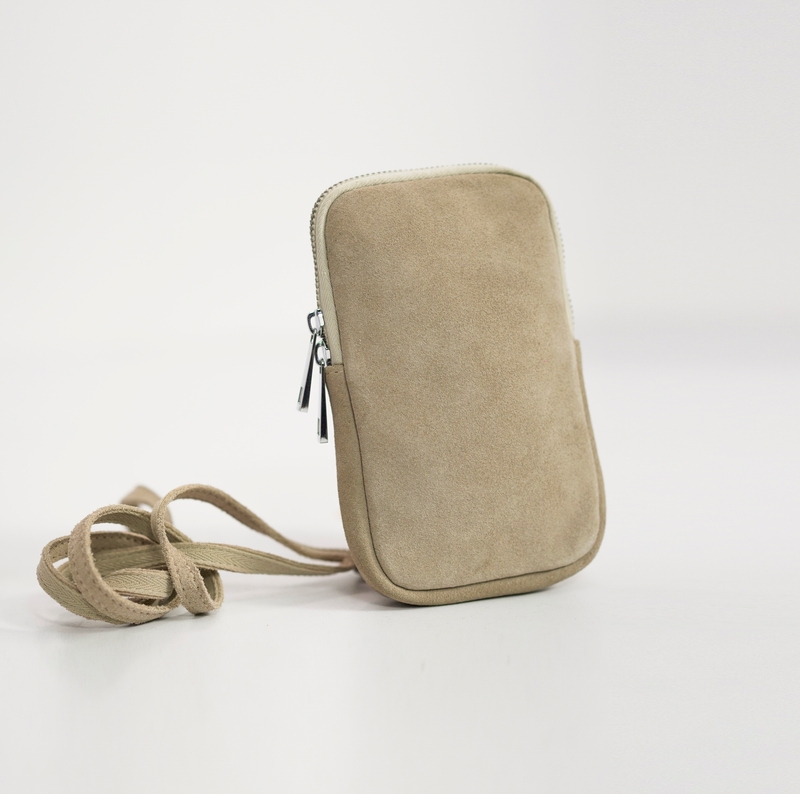 Leather goods product pictures.